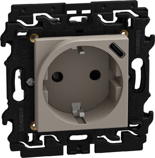 Bticino - Wandcontactdoos (WCD schakelmat.) wcdschakm btyg4141usb